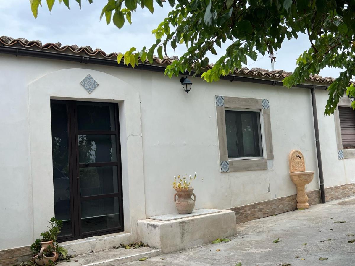 Casa Di Mirto Bed & Breakfast Chiaramonte Gulfi Exterior photo